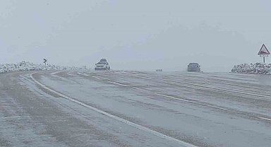 Kurubaş Geçidi'nde sis etkili oluyor