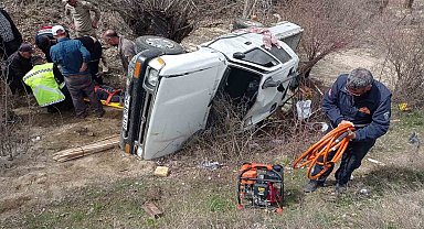 Malatya'da pikap şarampole devrildi: 2 yaralı