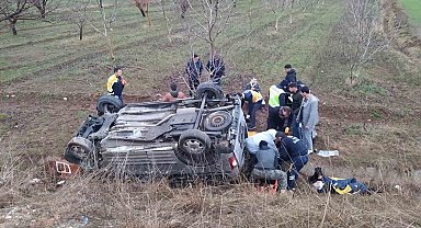 Malatya'da tekeri patlayan otomobil şarampole uçtu: 8 yaralı