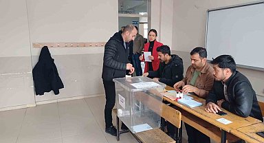 Malazgirt'te seçmenler oylarını kullanmaya başladı