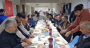 Malazgirtli iş adamından üniversite öğrencilerine iftar yemeği
