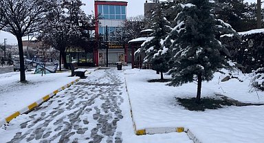 Muradiye'de kar yağışı