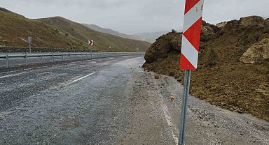 Muş-Varto karayolunda heyelan