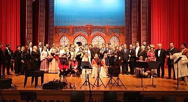 Muş'ta sahnelenen "Arşın Mal Alan Opereti" büyük beğeni topladı