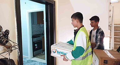 Öğrencilerden ihtiyaç sahibi ailelere Ramazan kolisi