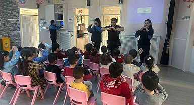 Polislerden anaokulu öğrencilerine bilgilendirme