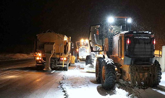 Refahiye'de kar ve tipiden taşımalı eğitim öğretime 1 gün süre ile ara verildi