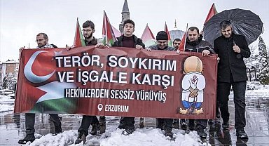 Sağlıkçılar Gazze için sessiz yürüyüşlerini sürdürüyor
