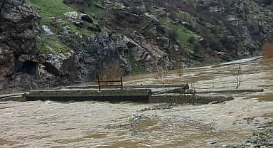Şemdinli - Derecik yolunda sel