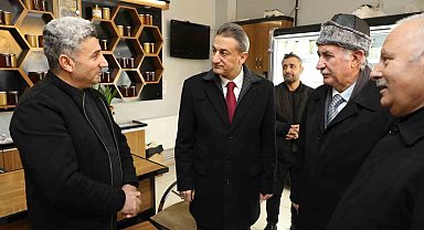 Vali Karaömeroğlu, Ahlat'ta esnafları ziyaret etti