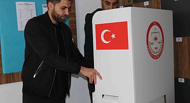 Van'da okullarda sandıklar kuruldu