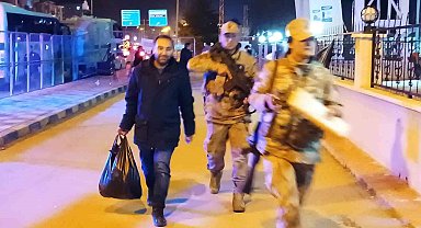 Van'da oy çuvalları seçim kuruluna getiriliyor