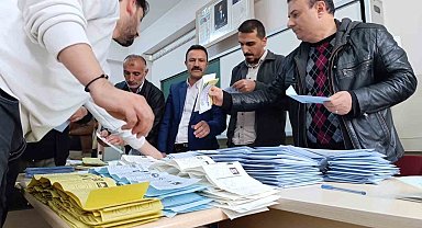 Van'da oy sayım işlemleri başladı