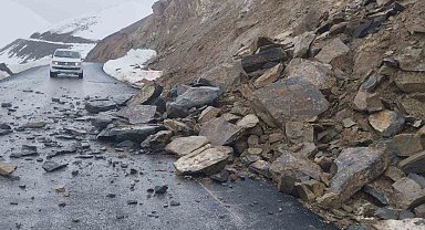 Yüksekova-Dağlıca karayolu ulaşıma kapandı