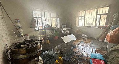Yüksekova'da çıkan yangında ev kullanılamaz hale geldi