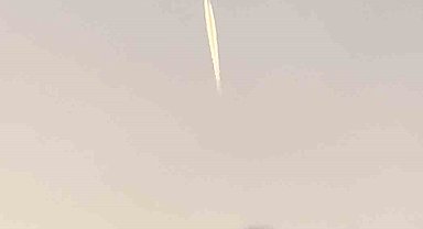 Yüksekova'da gökyüzünde ışık saçan cisim cep telefonu kamerasına yansıdı