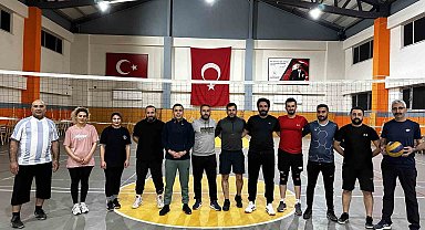 Yüksekova'da iftar sonrası gençlerin durağı İlçe Gençlik ve Spor Müdürlüğü oluyor