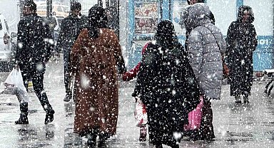 Yüksekova'da yoğun kar yağışı