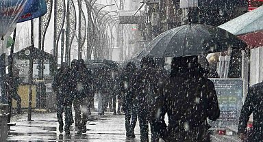 Yüksekova'da yoğun kar yağışı