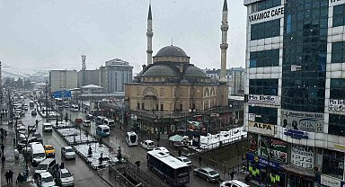 Yüksekova'da yoğun sis nedeniyle uçak seferleri iptal oldu