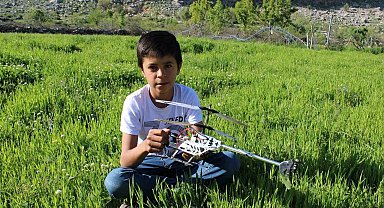 14 yaşındaki çocuk geri dönüşüm malzemeleriyle teknolojik aletler yaptı