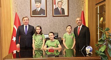 23 Nisan Ulusal Egemenlik ve Çocuk Bayramı Erzincan'da coşkuyla kutlandı