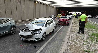 5 aracın karıştığı kazada 3 kişi yaralandı