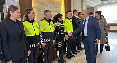 Ağrı Emniyet Müdürü İpar, polislerle bayramlaştı