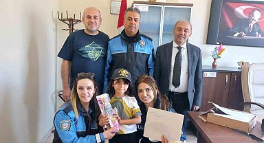 Ağrı İl Emniyet Müdürü Yılmaz İpar, Sevde Oğul'un mektubuna cevap yazdı ve hediye gönderdi