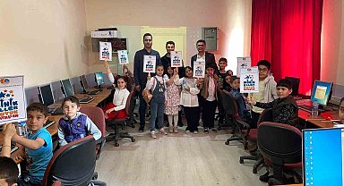 Ağrı'da çocuklar "Minik Eller, Büyük Hayaller" ile el sanatlarına uzanıyor