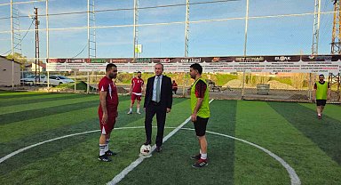 Ağrı'da geleneksel öğretmenler arası futbol turnuvası heyecanla başladı