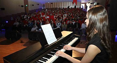 Ağrı'da genç müzisyenlerden unutulmaz klasik müzik şöleni