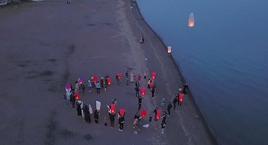 Ahlat'ta Gazzeli çocuklar için dilek feneri uçuruldu