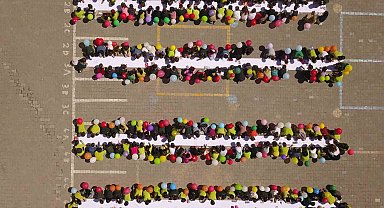 Ahlatlı öğrenciler Filistinli akranları için tek yürek oldu