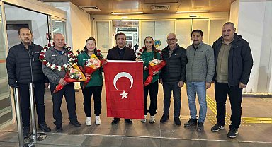 Almanya'da tarih yazan Erzincanlı kızlara havalimanında karşılama