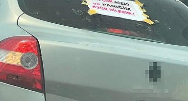 Aracına, 'Çok çok acemi ve paniğim özür dilerim' yazdı, trafiğe çıktı
