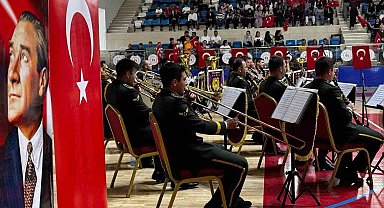 Askeri bando Hakkari'de konser verdi