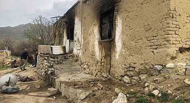 Başkale'de ev yangını