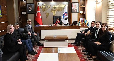 Başkan koltuğuna oturan çocuk yol, park ve bahçe yapılmasını istedi