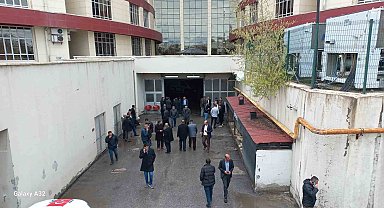 Bayram günü husumetli oldukları muhtarı öldürüp, jandarmaya ateş açtılar