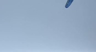 Buz tutan Çıldır Gölü'nde sörf heyecanı