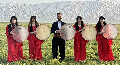 Cilo Dağı'nın eteklerinde yöresel elbiselerle erbane gösterisi