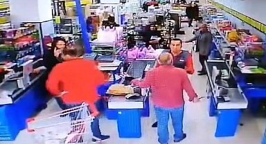 Çorabından çıkardığı bıçakla market çalışanının üzerine yürüdü