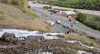 Çukurca'daki Beyaz Su Şelalesi ilgi odağı oldu
