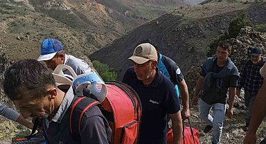 Dağda düşerek yaralanan kadının yardımına UMKE ekipleri yetişti