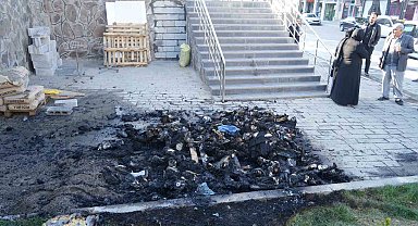 DEM Partili belediyeye tepki gösteren şahıs eşyalarını ateşe verdi