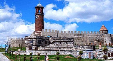 Doğu'da güneş yüzünü gösteriyor