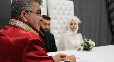 Elazığ'da 21 çift mutluluğa 24.04.2024'te 'Evet' dedi