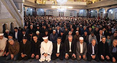 Elazığ'da bayram namazında camiler doldu taştı