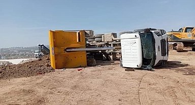 Elazığ'da kamyon devrildi: 1 yaralı